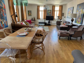 Live at home in a popular large Prague apartment